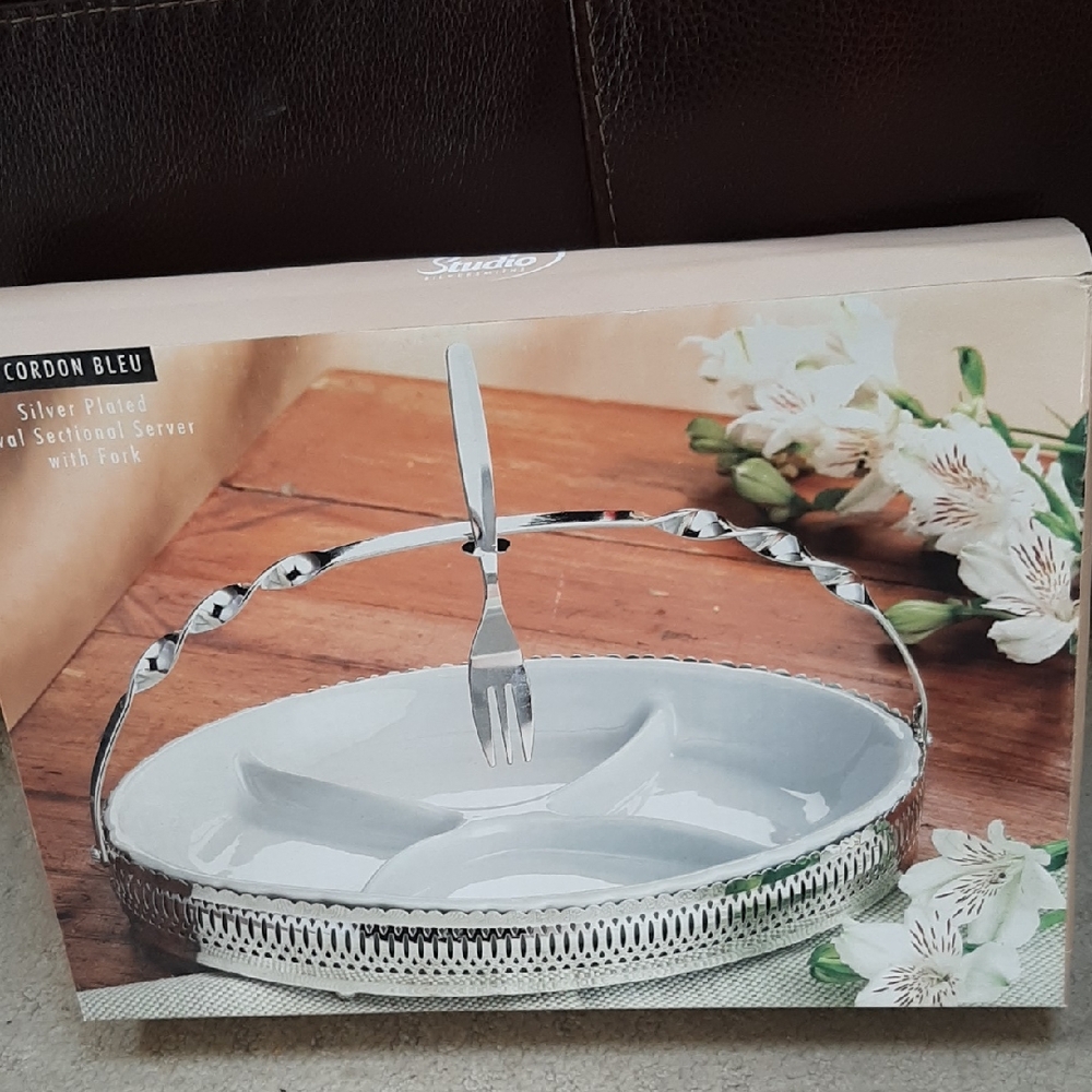 NIB silver Corden Bleu Plated Oval Sectional Server with Fork